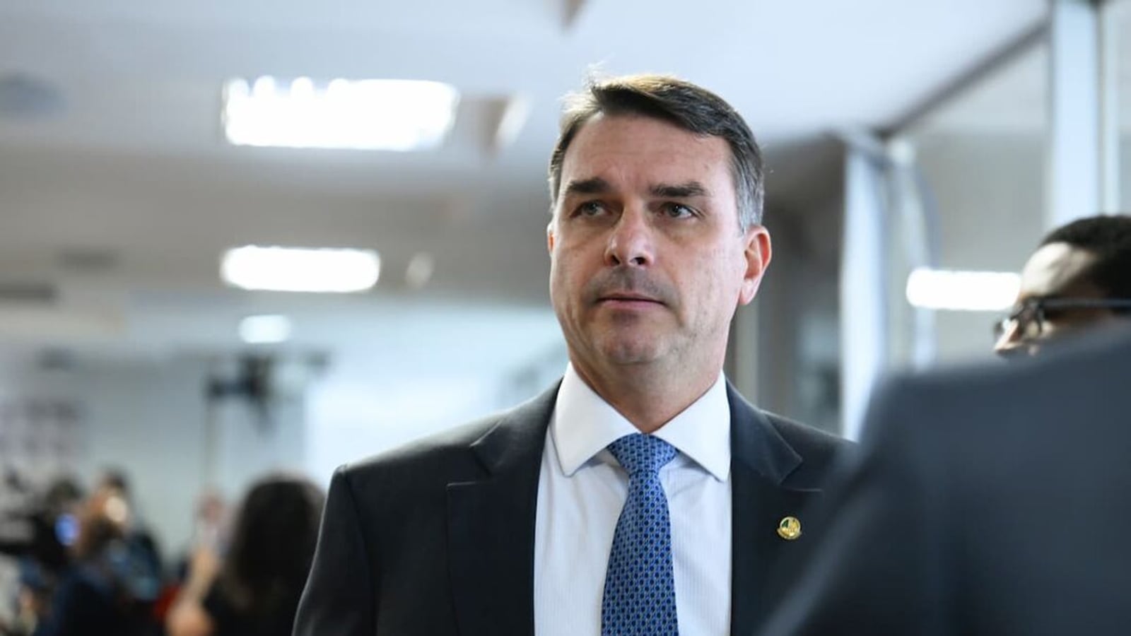 Flávio Bolsonaro denuncia PF como 'Gestapo': perseguição política contra opositores do Lula
