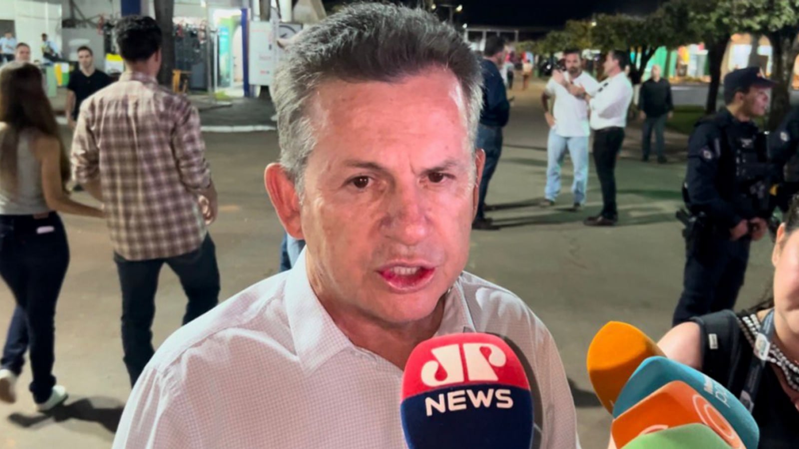 Mauro Mendes aponta Flávio Bolsonaro como legítimo líder da direita brasileira