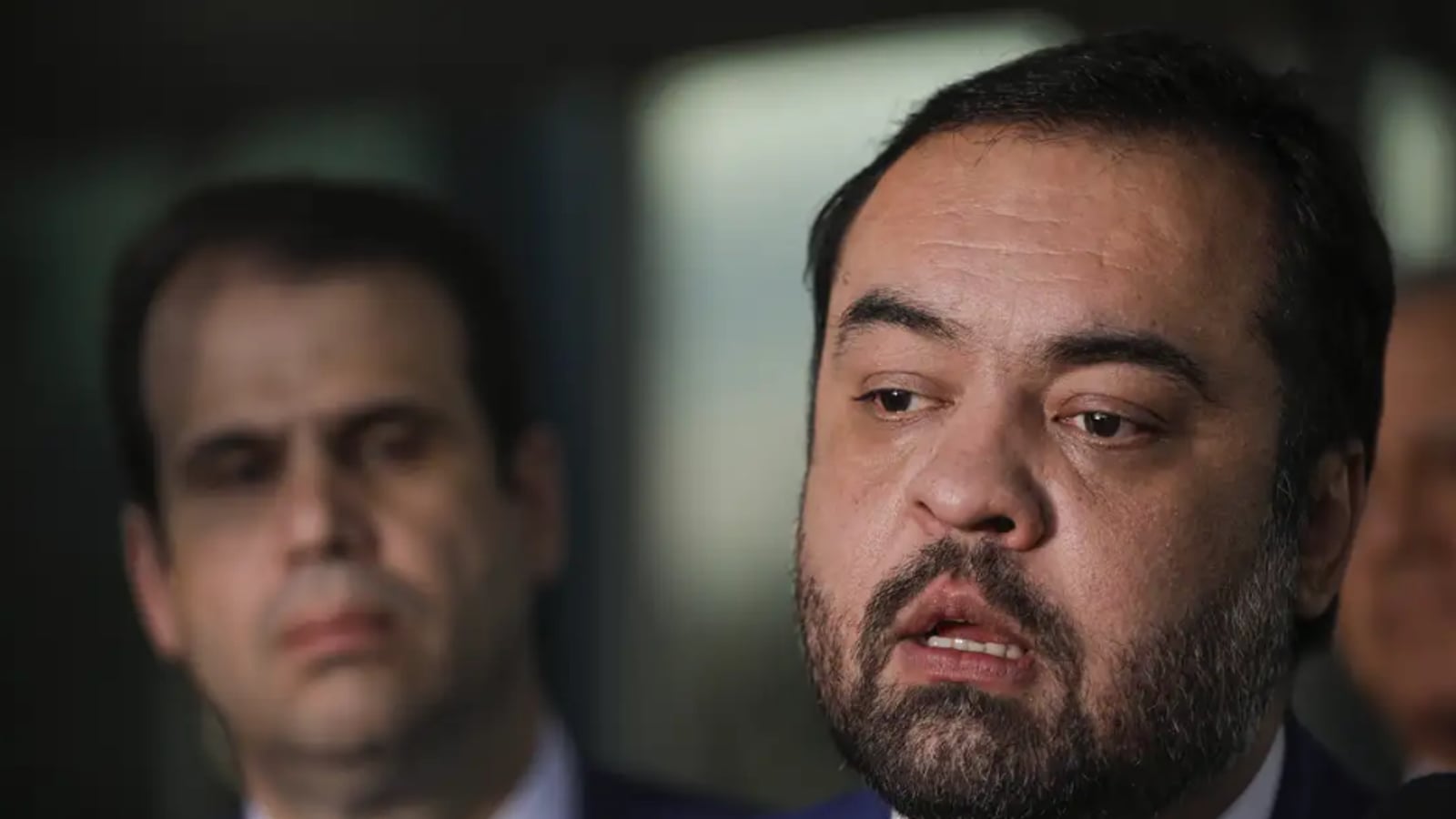 RJ bloqueia R$ 730 milhões desviados por Castro em último dia de governo